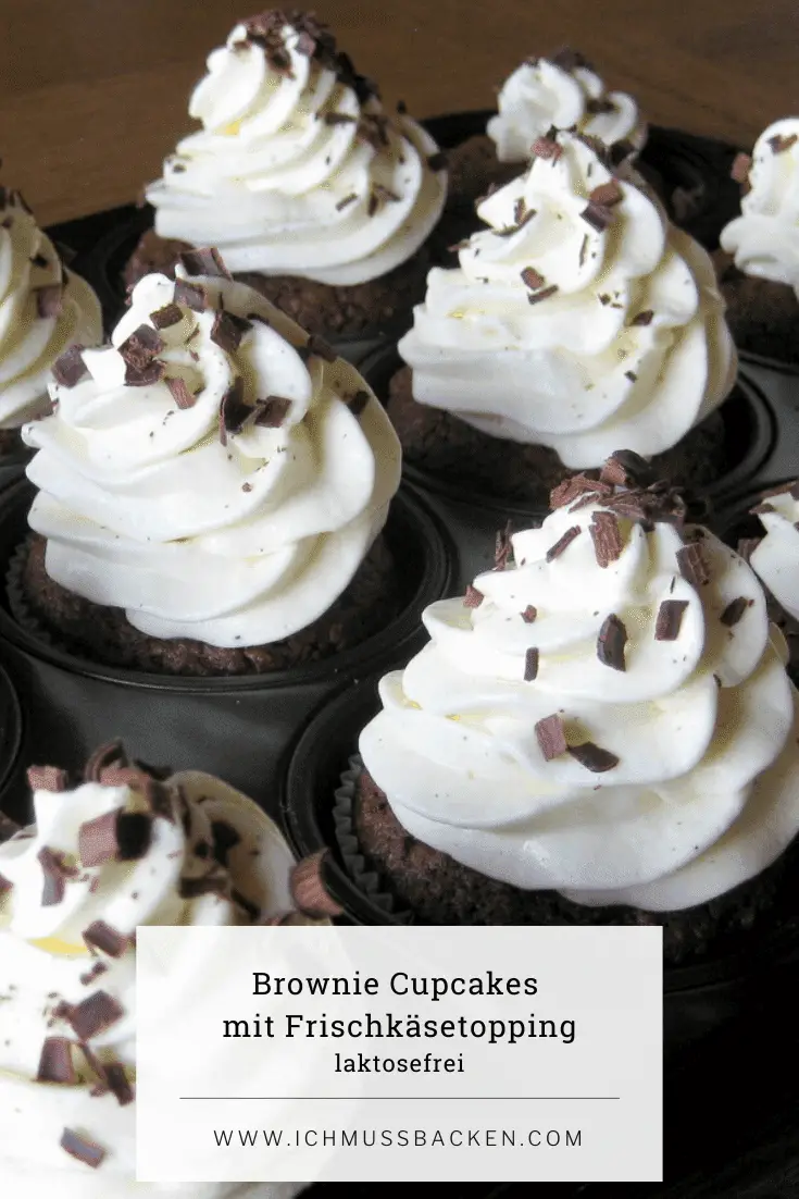Brownie-Cupcakes mit Frischkäsetopping