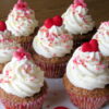 Red Heart Cupcakes aus Buchweizenteig und mit Frischkäsetopping