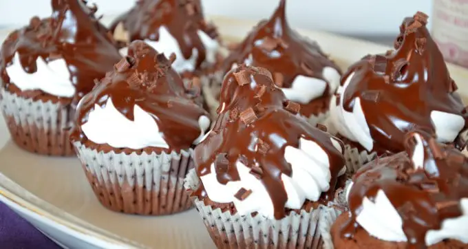 Brownie-Cupcakes mit Marshmallow-Topping, laktosefrei