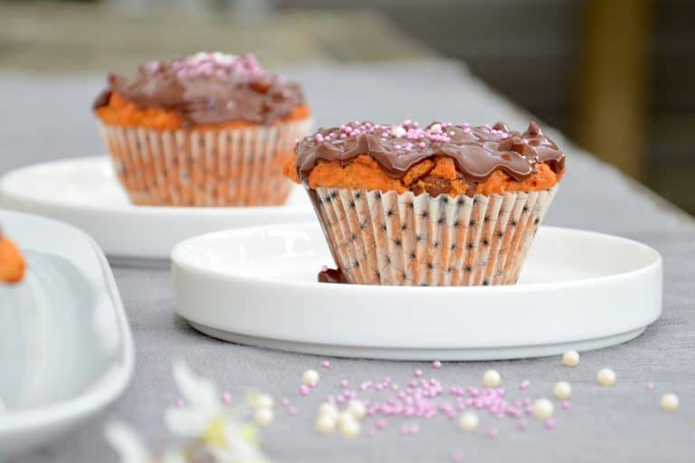 Erdnussbutter-Muffins mit Schoko-Erdnussbutter-Glasur, laktosefrei ...