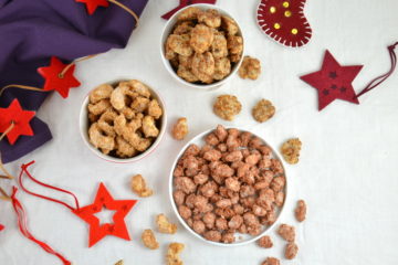 Gebrannte Mandeln, Walnüsse und Cashews, mit weihnachtlicher Deko