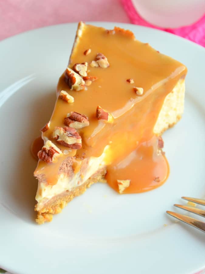 Karamell-Schokolade-Cheesecake mit Nüssen