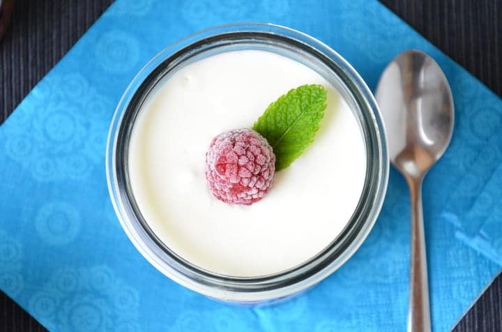 Joghurt-Limetten-Creme mit Beeren, laktosefrei