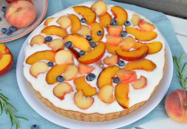 Mandeltarte mit Früchten und Rosmarinsirup - Ich muss backen