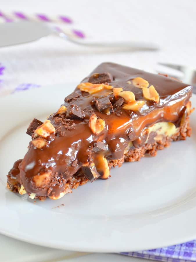 Schokolade-Erdnuss-Cheesecake mit Karamell
