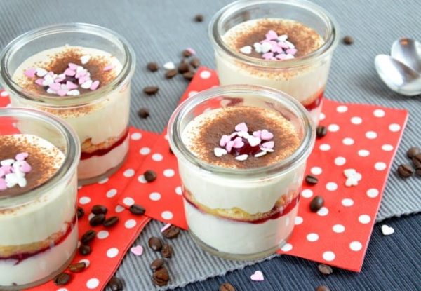 Kaffee-Schichtdessert mit Johannisbeergelee, laktosefrei - Ich muss backen