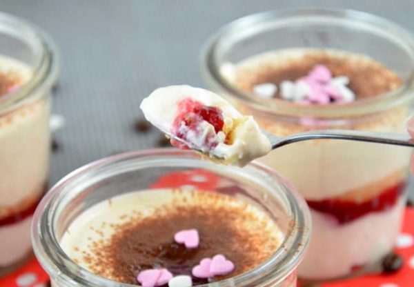 Kaffee-Schichtdessert mit Johannisbeergelee, laktosefrei - Ich muss backen
