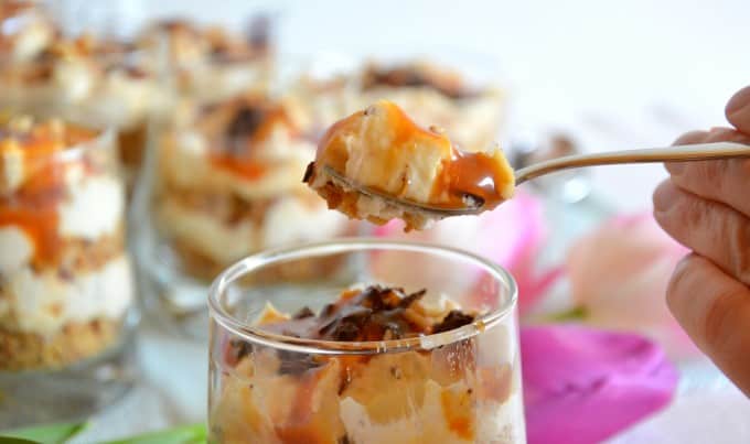 Cheesecake-Dessert mit Karamell-Swirl
