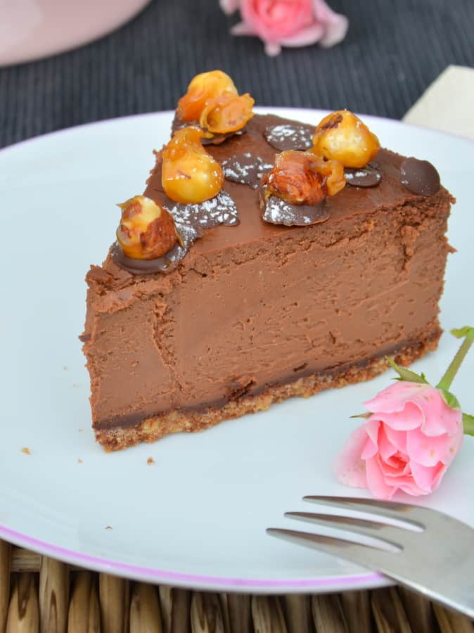 Chocolate Cheesecake mit karamellisierten Haselnüssen