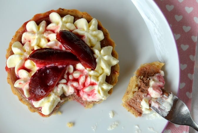cheesecake-tartelettes-mit-kardamom-zwetschgen-9