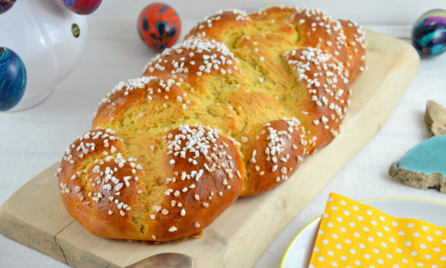 Flaumig-saftiger Osterstriezel aus Hefeteig, laktosefrei