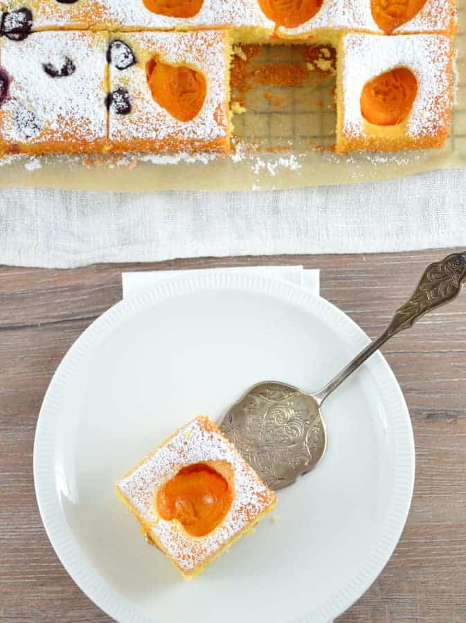 Obstfleck, schneller Obstkuchen mit Marillen