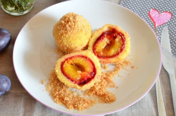 Zwetschgenknödel aus Kartoffelteig mit Zimt-Zucker-Bröseln, laktosefrei ...