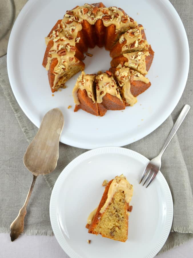 Gugelhupf mit Ahornsirup und Pekannüssen