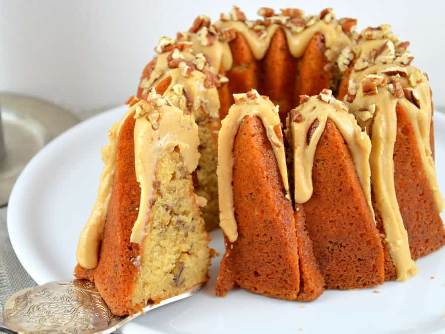 Gugelhupf mit Ahornsirup und Pekannüssen