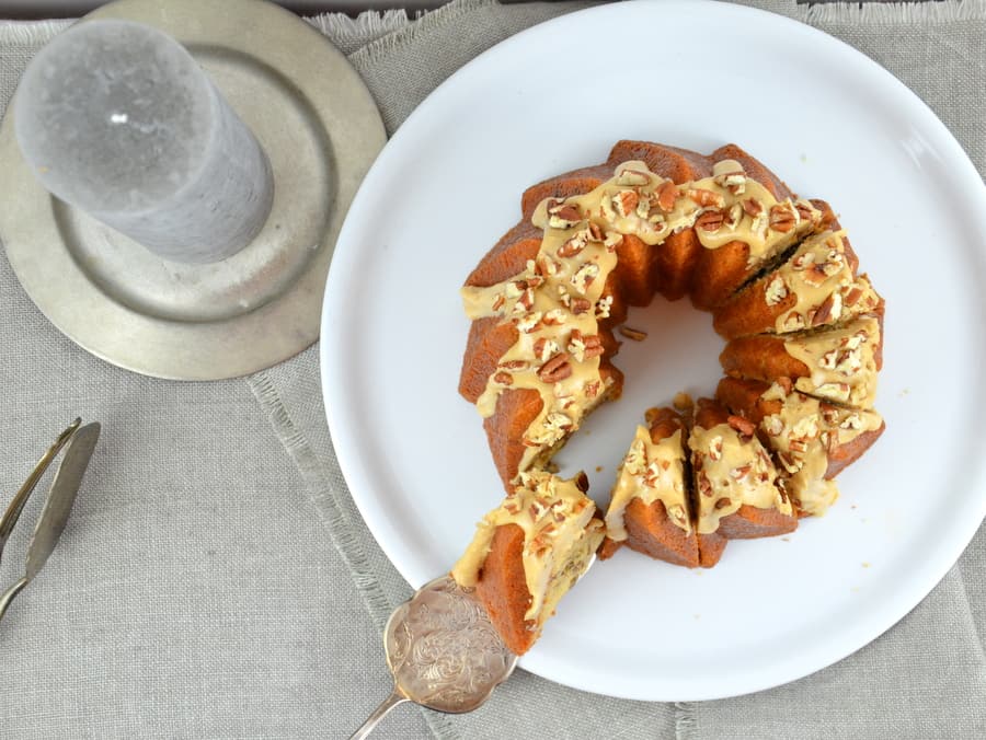 Gugelhupf mit Ahornsirup und Pekannüssen