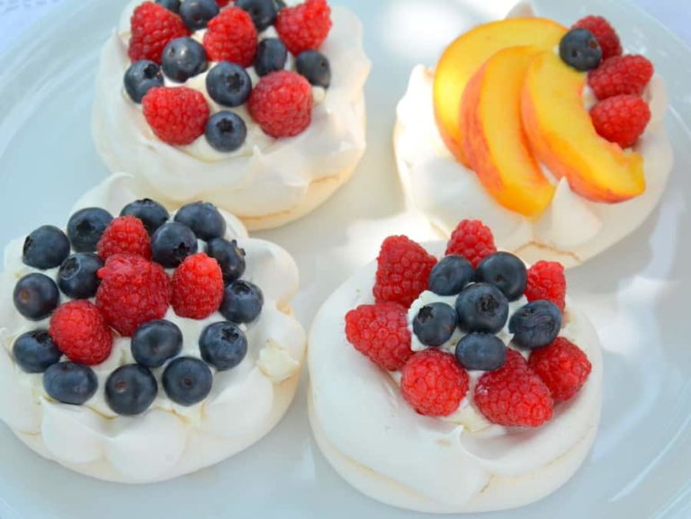 Baisertörtchen mit Mascarponecreme und Beeren, laktosefrei - Ich muss ...