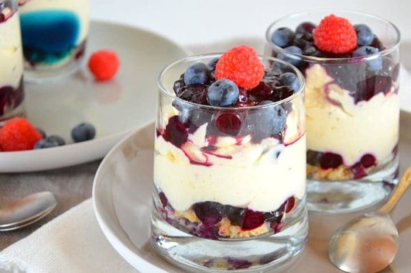 Desserts im Glas - laktosefreies Eis und Topping | Ich muss backen