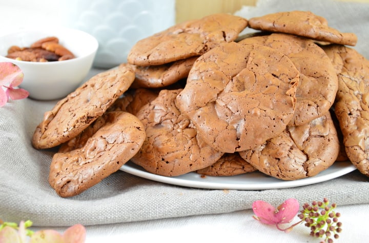 Brownie-Cookies mit gerösteten Pekannüssen, laktosefrei [Werbung]