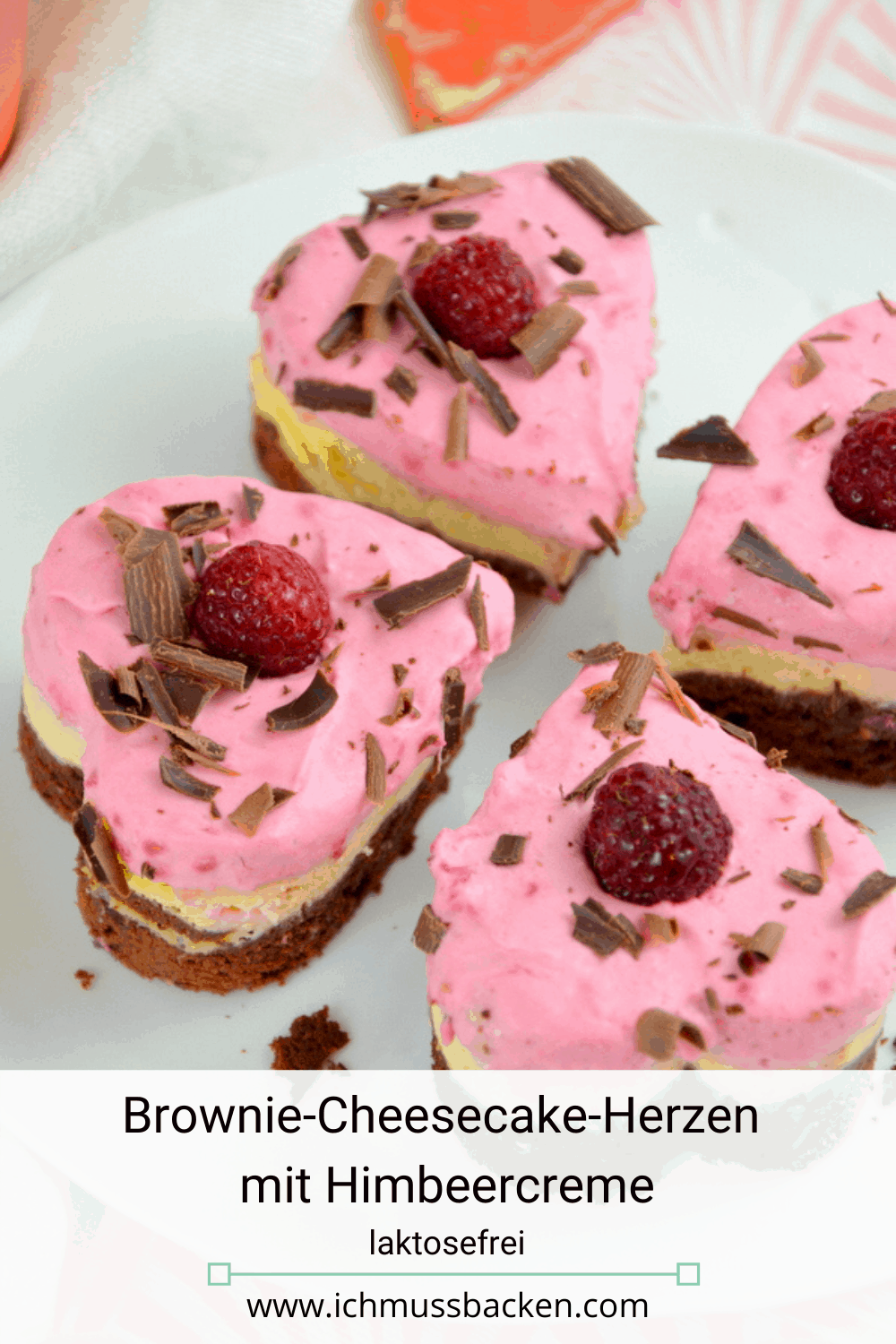 Brownie-Cheesecake-Herzen mit Himbeercreme