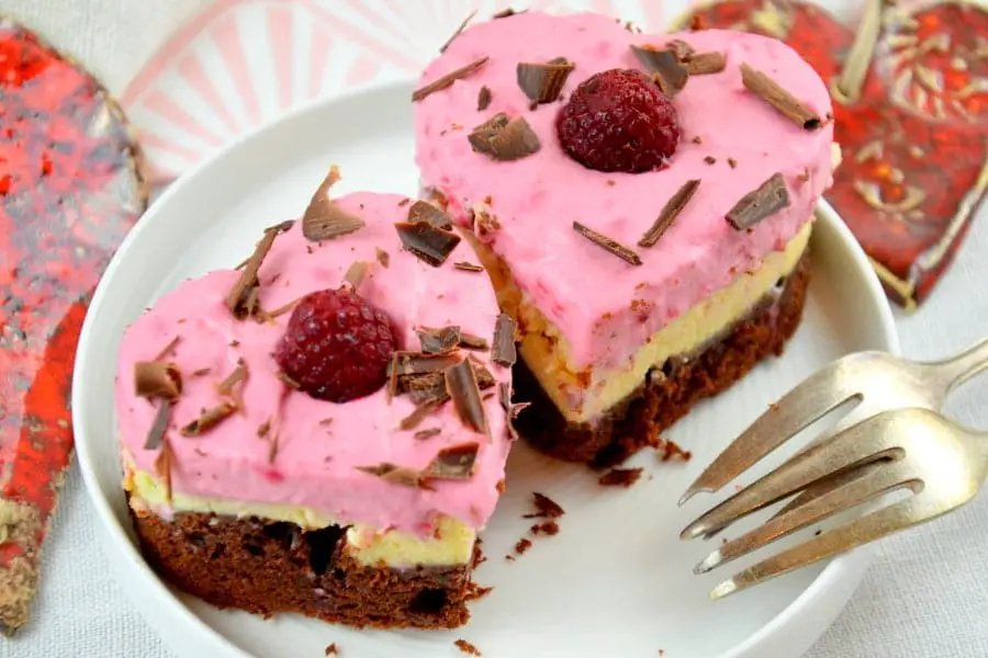 Brownie-Cheesecake-Herzen mit HImbeercreme