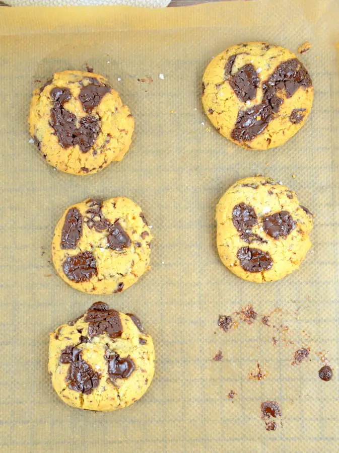 Chocolate Chip Cookies mit brauner Butter und Meersalzflocken