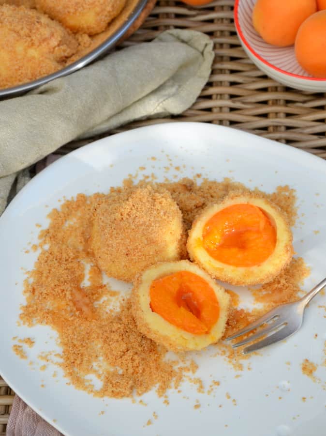 Marillenknödel aus Topfenteig und mit Zimt-Zucker-Bröseln, laktosefrei ...