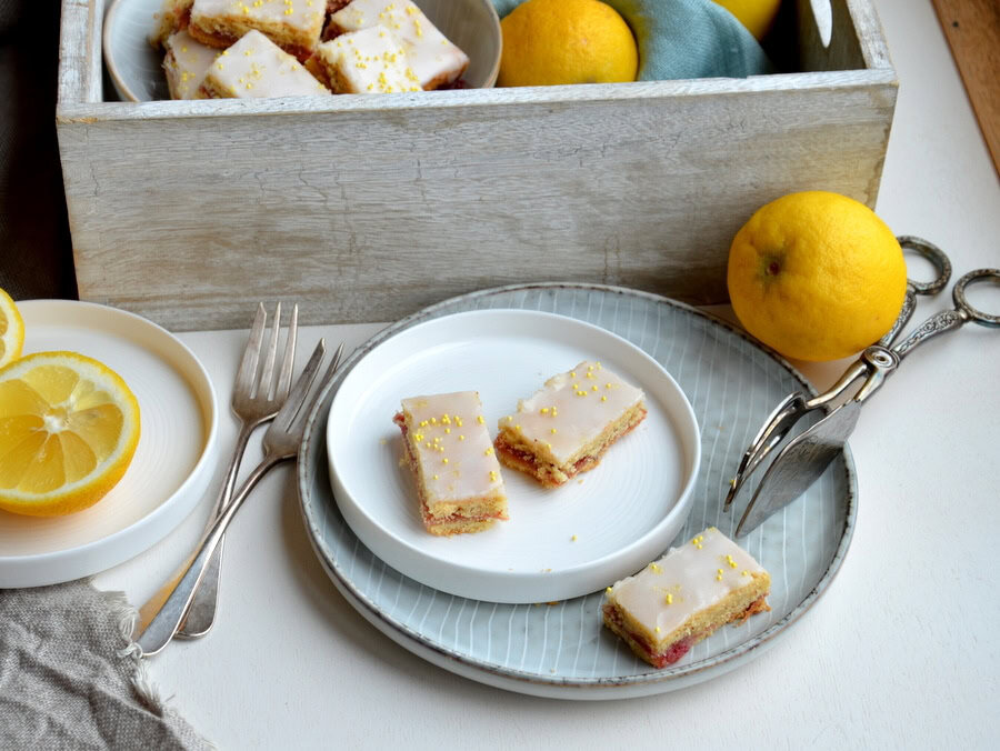 Zitronenschnitten aus Mandelmürbteig