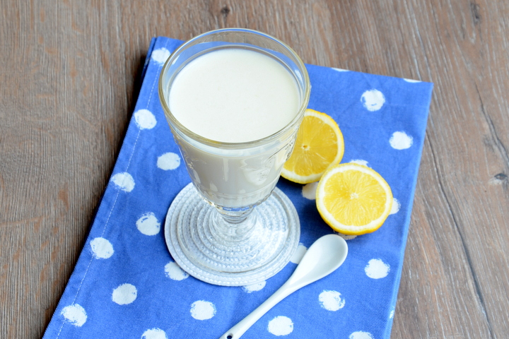 Laktosefreie Buttermilch aus Milch und Zitronensaft