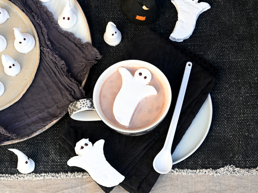 Marshmallow-Geister für Halloween,