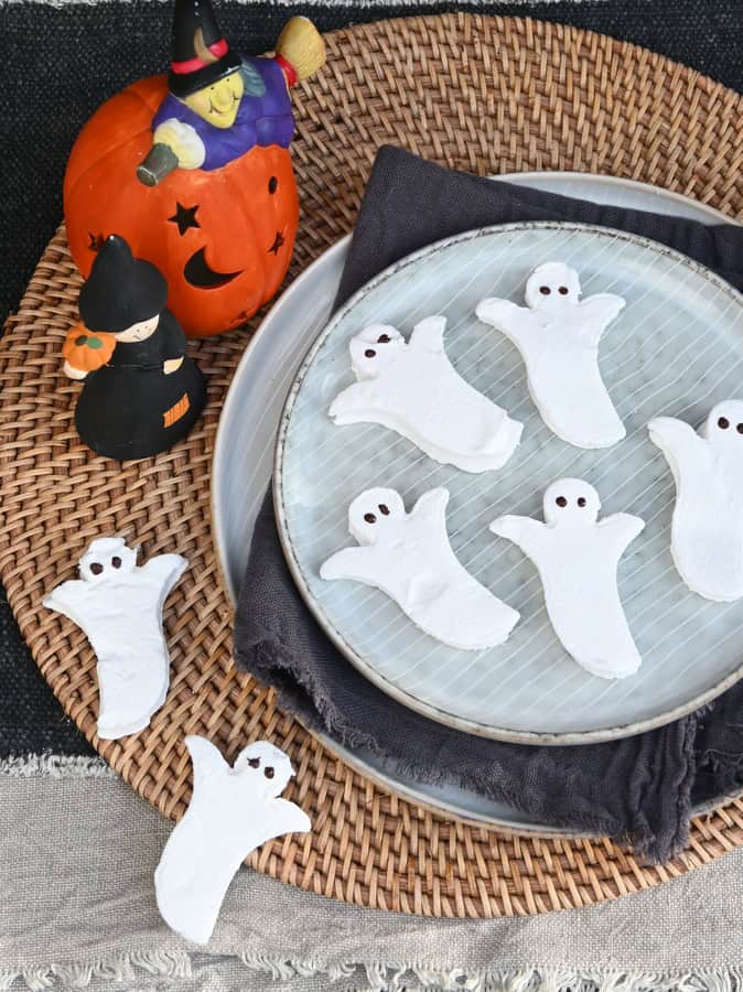 Marshmallow-Geister für Halloween,