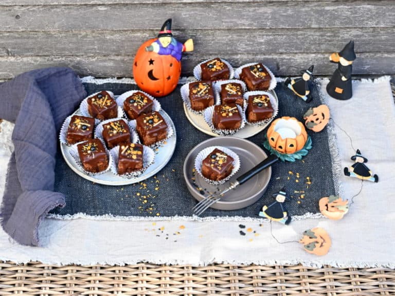 Sacher-Würfel für Halloween, laktosefrei - Ich muss backen