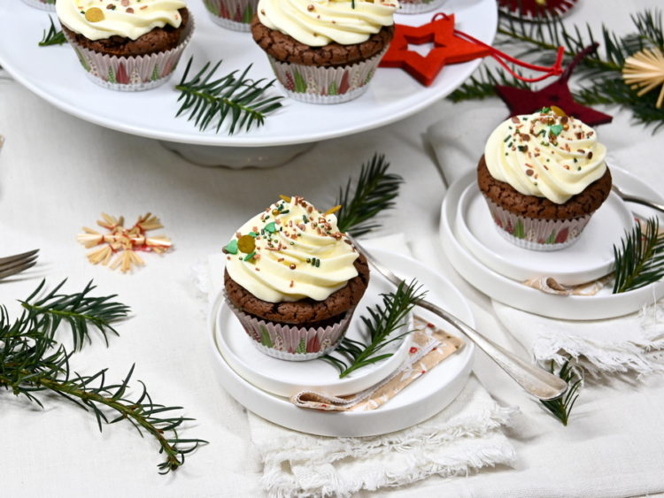 Festliche Schoko-Cupcakes mit Frischkäse Topping, laktosefrei - Ich ...