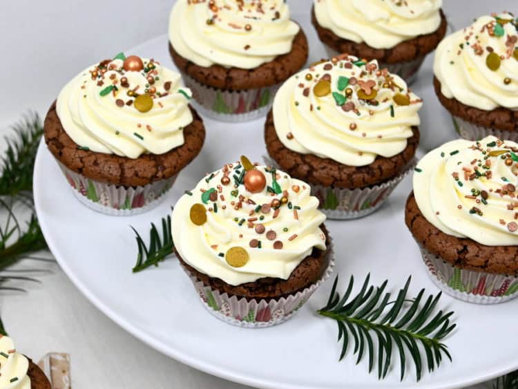 Festliche Schoko-Cupcakes mit Frischkäse Topping, laktosefrei - Ich ...