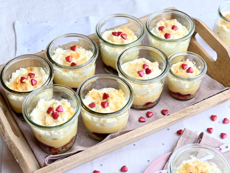 Valentinstag: Feines Kokos-Dessert mit Himbeermarmelade, laktosefrei ...