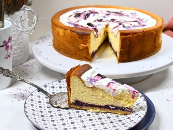 Topfentorte / Käsekuchen mit Brombeermarmelade und Sauerrahm-Brombeer ...