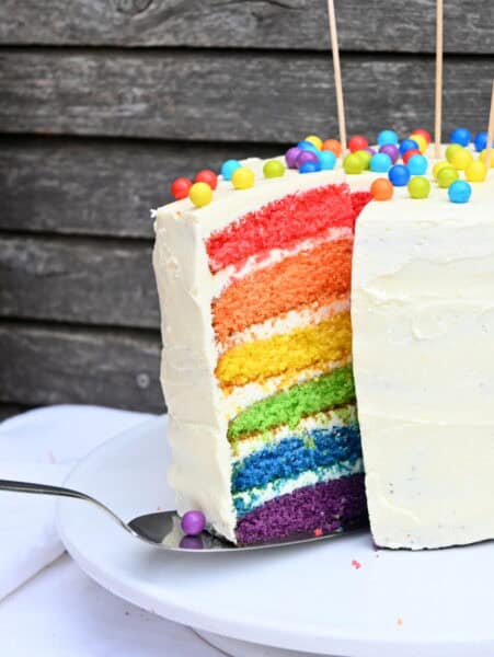 Liebe auf dem Teller: Regenbogen-Torte mit Frischkäsecreme, laktosefrei ...