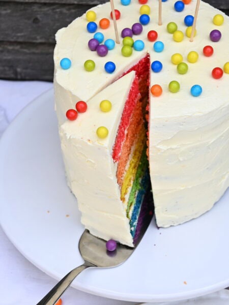 Liebe auf dem Teller: Regenbogen-Torte mit Frischkäsecreme, laktosefrei ...