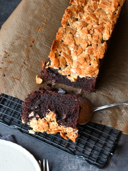 Schokokuchen mit Bienenstich-Topping, laktosefrei - Ich muss backen