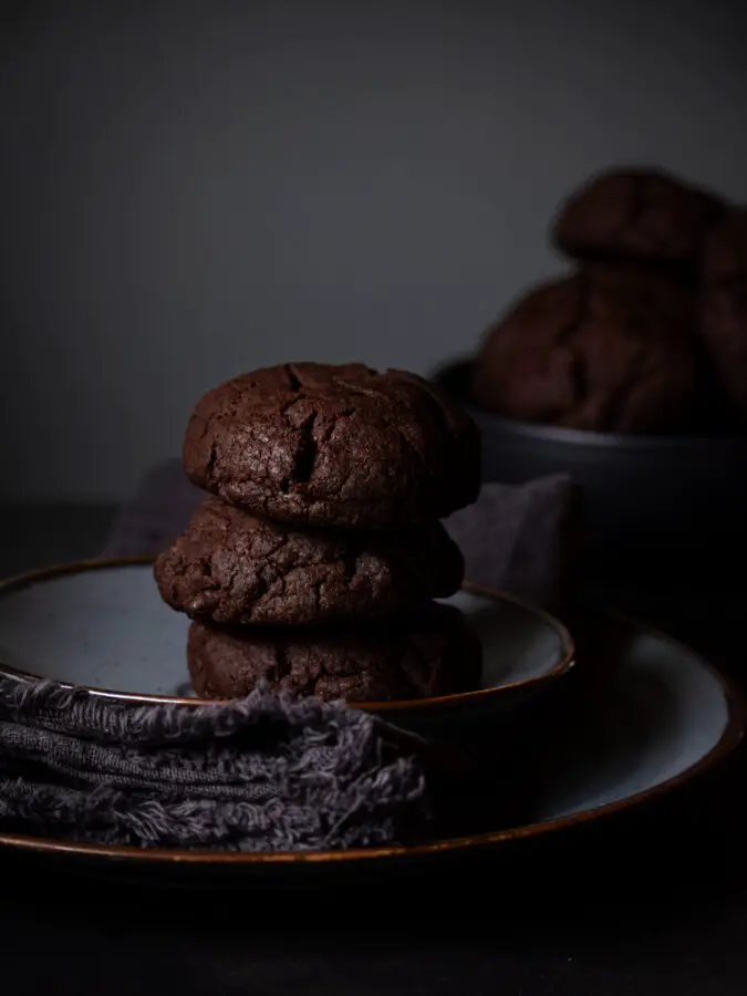 Chocolate Cookies mit Tahini, vegan: Stapel mit 3 Stück