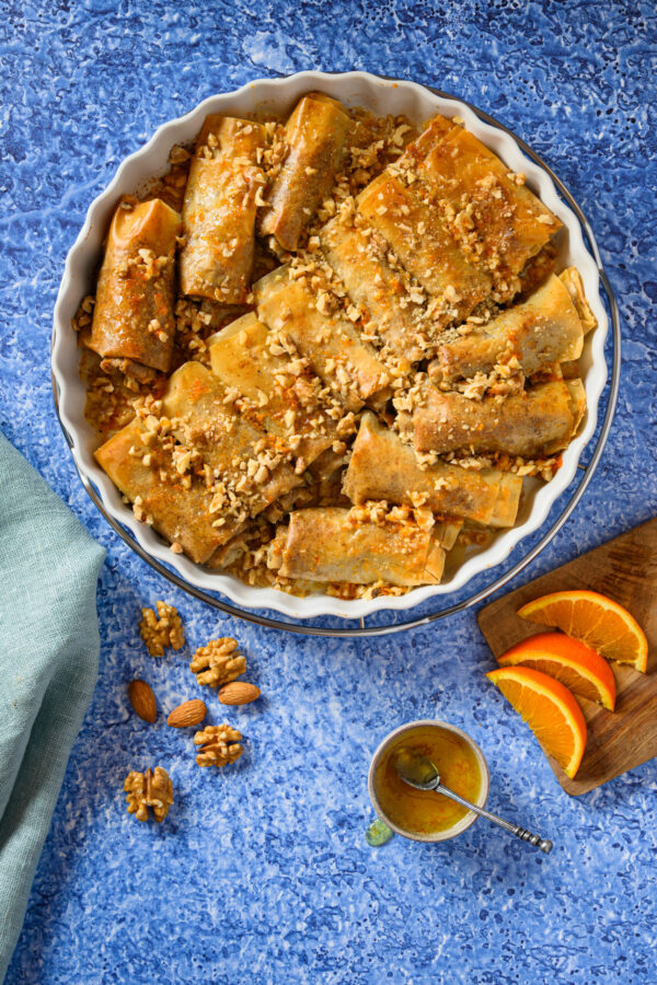 Baklava mit Walnüssen, Mandeln und Orangensirup